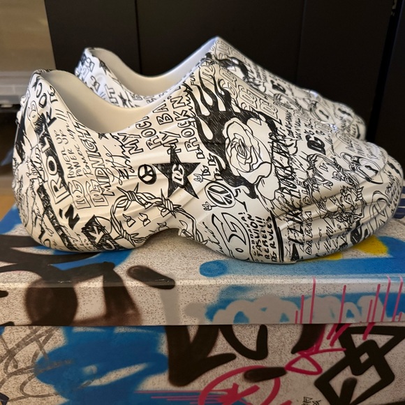 Dolce & Gabbana Toy graffiti-print low-top sneakers - Picture 2 of 4